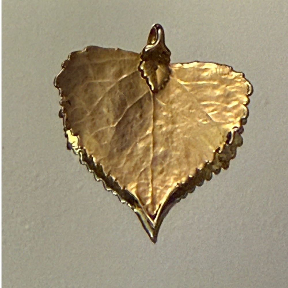 Vintage Gold Tone Textured Leaf‎ Pendant Heart Shape Botanical Jewelry Charm